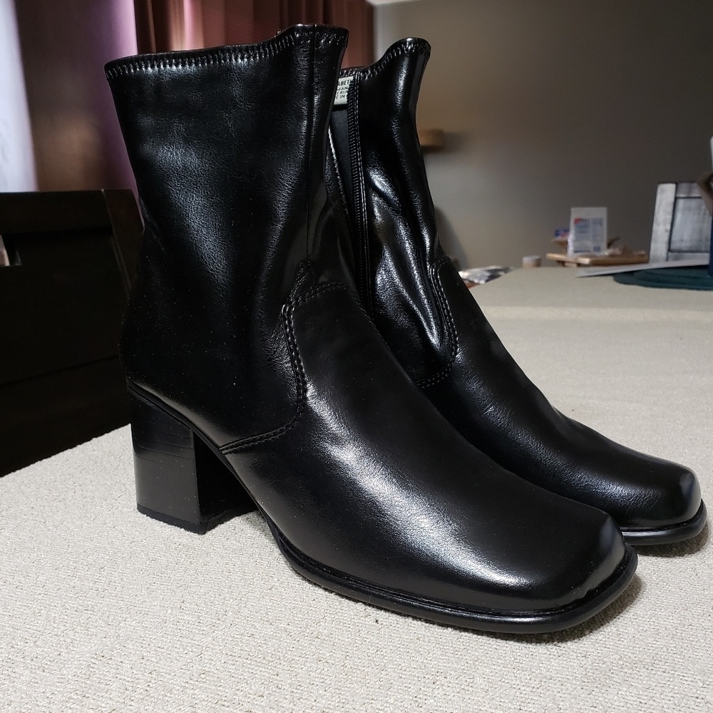 Black boots 8 1/2